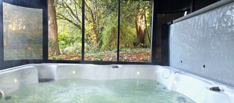 Ecton House | Historic English Former Rectory with Spa Hot Tub & Elegant Grounds