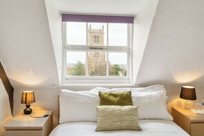 8 bedrooms, iron/ironing board, WiFi, bed sheets