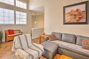 Apartment (2 Bedrooms) | Interior - Breezy Mesa Condo w/ Community Pool & Hot Tub! (Mesa)