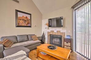 Apartment (2 Bedrooms) | Interior - Breezy Mesa Condo w/ Community Pool & Hot Tub! (Mesa)