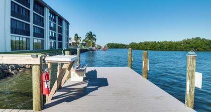 Condo w/ Direct Ocean Inlet View: Bikes Included!