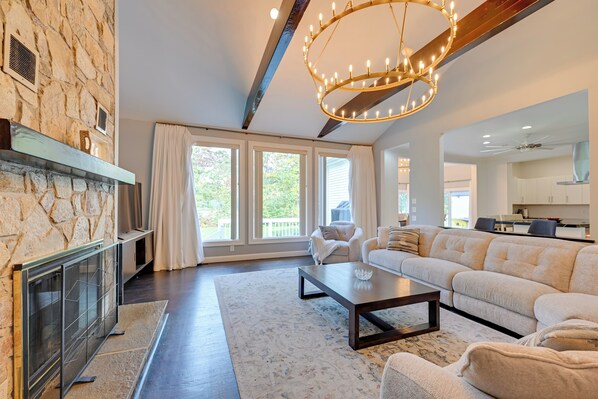 House (6 Bedrooms) | Interior