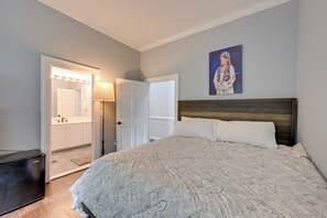 House (6 Bedrooms) | Interior