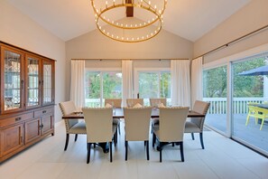 House (6 Bedrooms) | Interior - High-end Estate in Norwalk: Quiet & Spacious! (Norwalk)