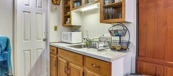 2 Mi to NYC Train: Greenwich Apt w/ River View