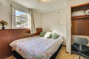 Interior - 2 Mi to NYC Train: Wfh-friendly Greenwich Apt! (Greenwich)