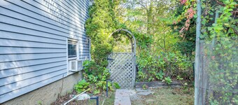 2 Mi to NYC Train: Greenwich Apt w/ River View