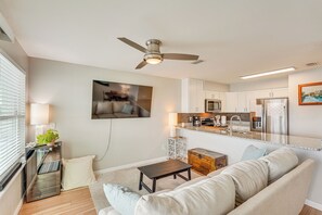 Interior - Panama City Condo w/ Dolphin Views & Marina Access (Panama City)