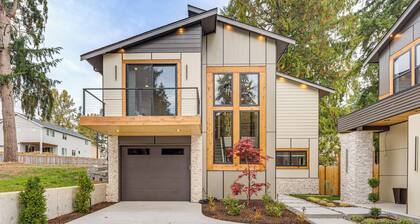 Mod PNW Hub In Seattle Suburbs! Easy Access to I-5