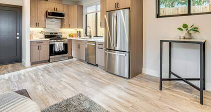 Mod PNW Hub In Seattle Suburbs! Easy Access to I-5