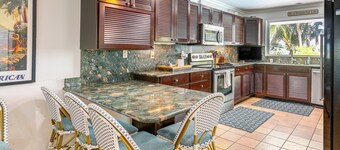 Family Fishing Trip! Jupiter Home w/ Dock, Hot Tub