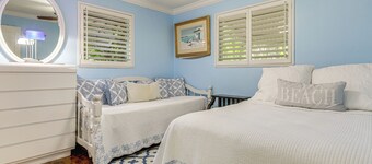 Family Fishing Trip! Jupiter Home w/ Dock, Hot Tub