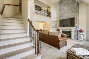 House (5 Bedrooms) | Interior