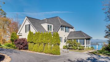 House (5 Bedrooms) | Interior