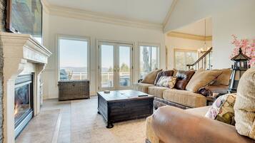 House (5 Bedrooms) | Interior