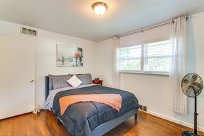 House (3 Bedrooms) | Interior - Easy OKC Access! Quiet Home w/ Yard & Workspace (Midwest City)