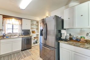 House (3 Bedrooms) | Interior - Easy OKC Access! Quiet Home w/ Yard & Workspace (Midwest City)
