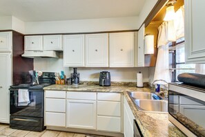 House (3 Bedrooms) | Interior - Easy OKC Access! Quiet Home w/ Yard & Workspace (Midwest City)