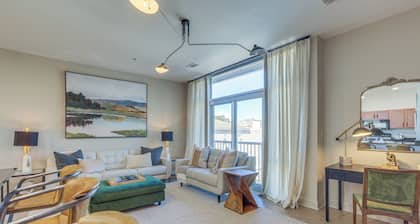 Walk to UA Campus: Apt w/ Secure Parking!