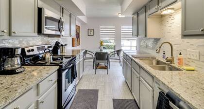 Family Retreat 1/2 Mi to Lake Travis: Pets Welcome