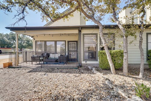 Casa Verde Retreat 1/2 Mi to Lake Travis + Pool!