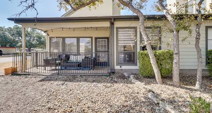 Casa Verde Retreat 1/2 Mi to Lake Travis + Pool!