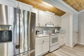 Apartment (0 Bedroom) | Interior