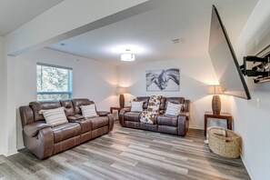 Interior - Yard Space & Games: Pet-friendly Ocala Retreat (Ocala)