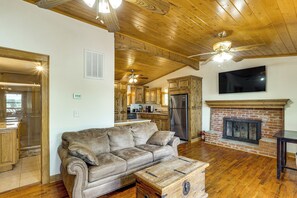 House (2 Bedrooms) | Interior