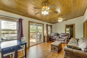 المنشأة من الداخل