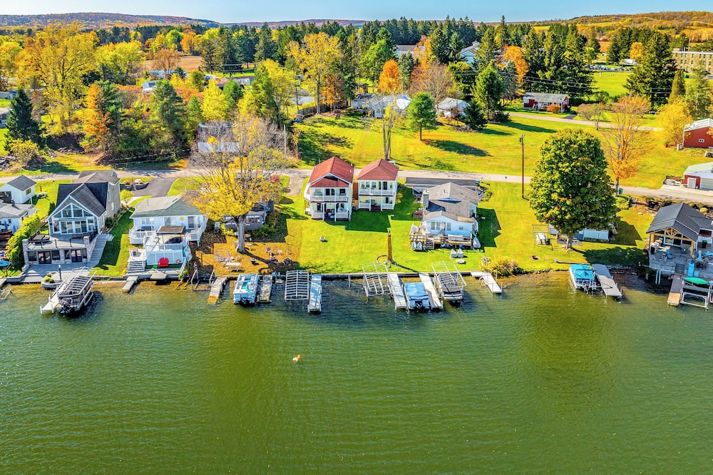 All-season Adventures! Lime Lake Retreat w/ Dock - Higgins, SC