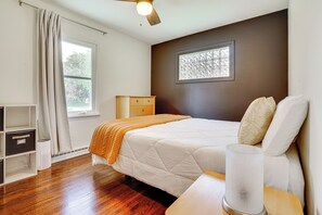 House (2 Bedrooms) | Interior - Cabin w/ Halstead Bay Access: Hot Tub, Sauna, Dock (Mound)