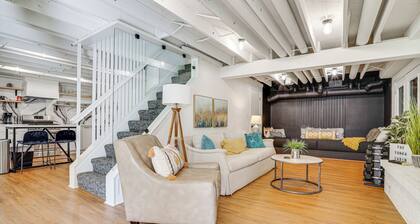 Cabin w/ Halstead Bay Access: Hot Tub, Sauna, Dock