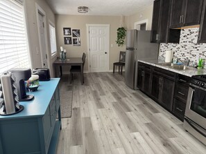 Microwave, oven, stovetop, paper towels - Cozy and charming newly remodeled 1-bedroom home. (Lamar)