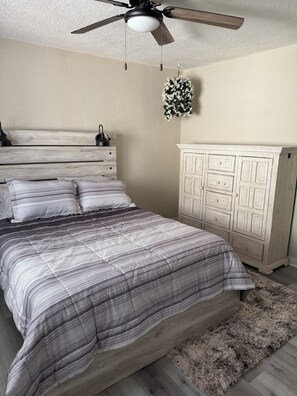 مكواة/لوح كي وواي فاي مجانًا وملاءات أسرّة