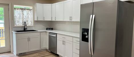 Four Ă micro-ondes, un four, surface de cuisson, lave-vaisselle