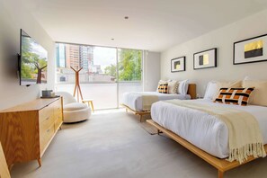 Caja de seguridad en la habitación y escritorio 