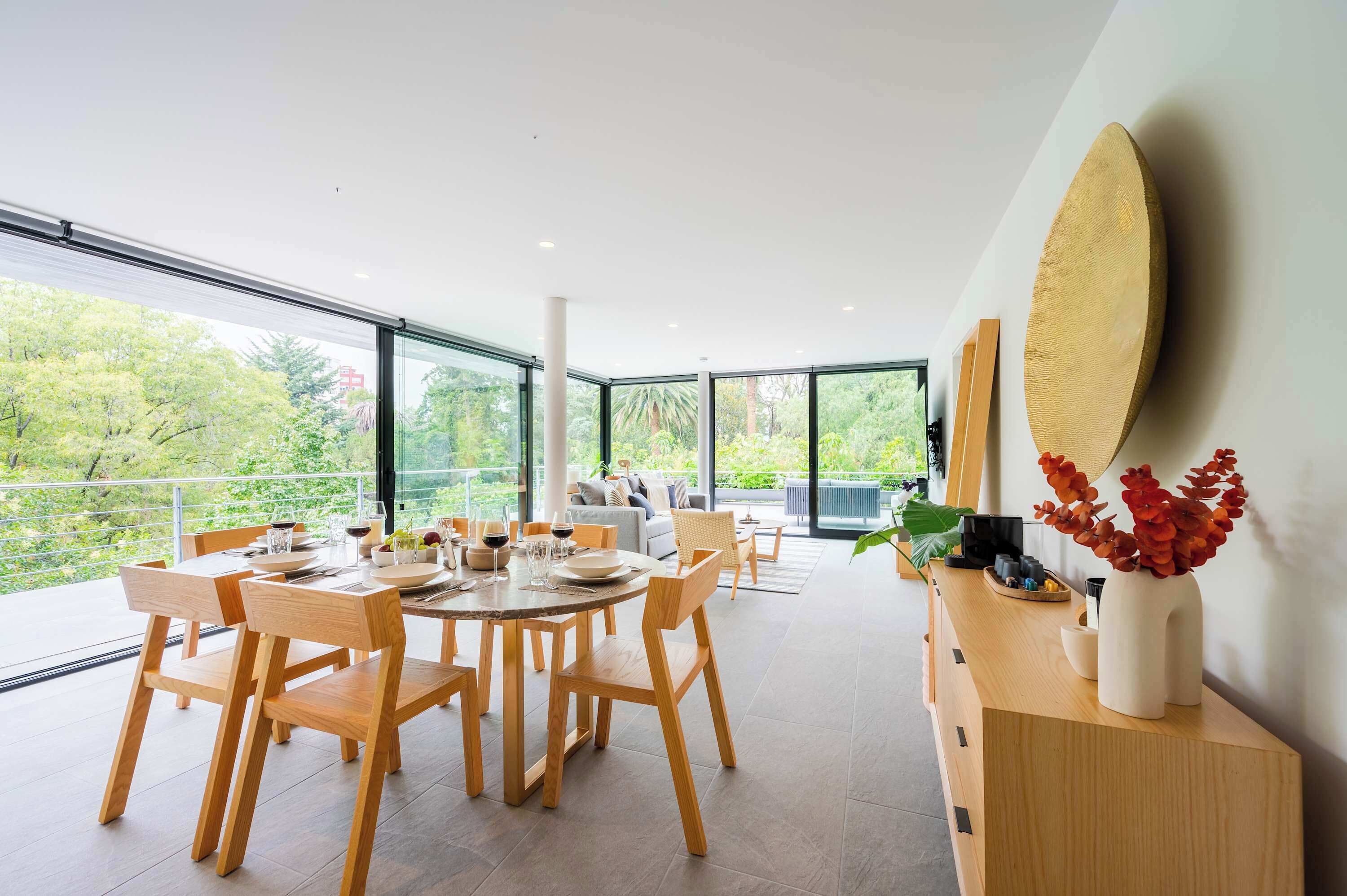 Luxury Apartment, 1 Bedroom, Kitchen, City View | Makan dalam bilik