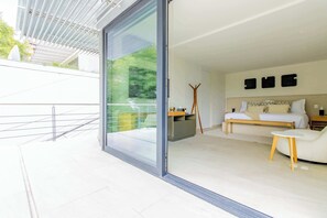 Full-sized fridge, microwave, oven, stovetop - DUM Residences (Mexico City)