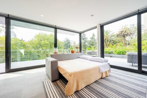 Apartamento de lujo, 1 habitación, cocina, vistas a la ciudad | Zona de estar