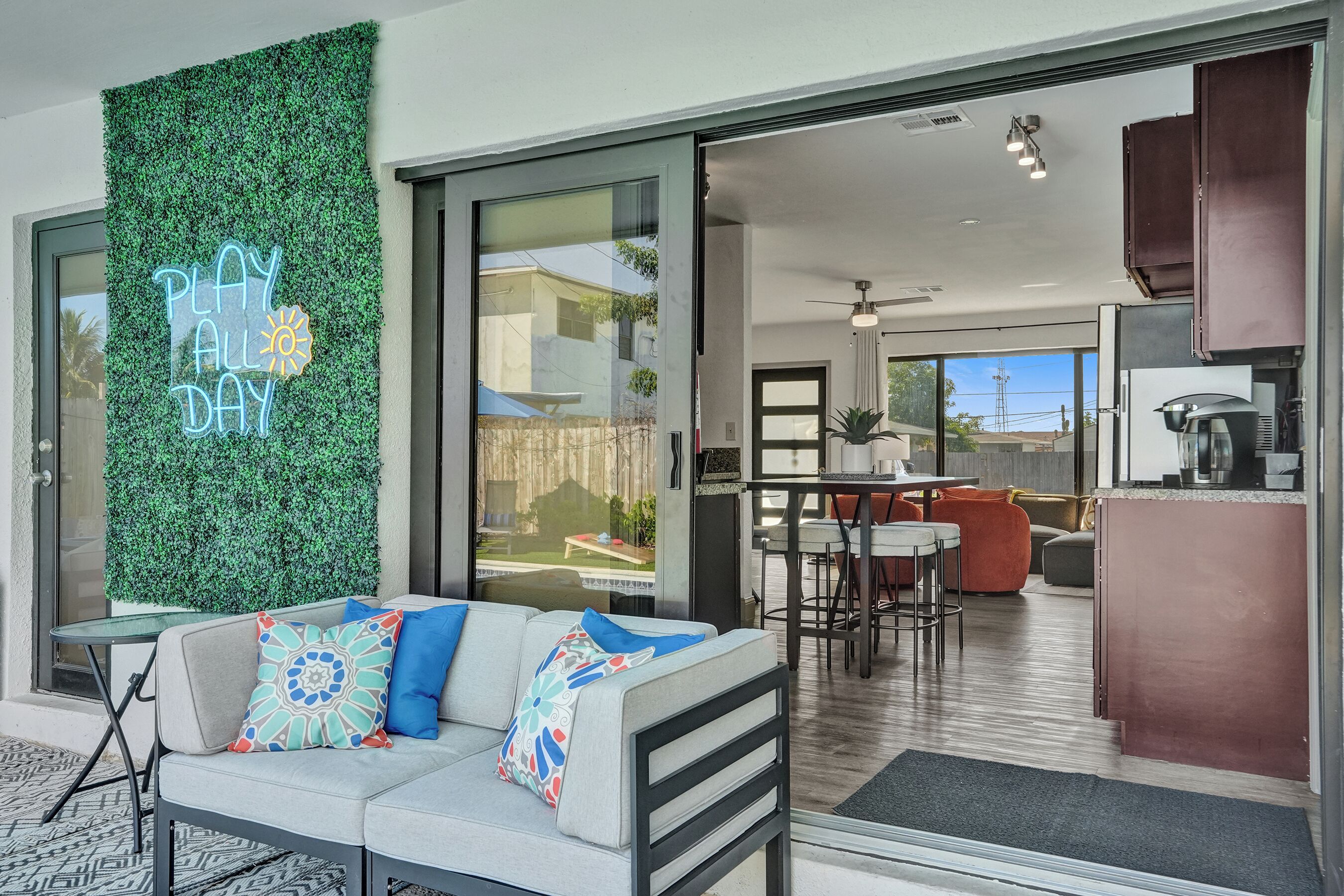 Télévision, cheminée