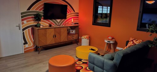 Colorama retro travel and pop culture in Nozay 68m2