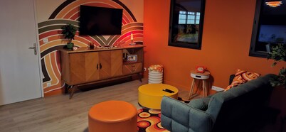 Colorama retro travel and pop culture in Nozay 68m2