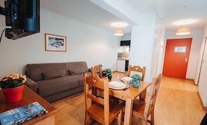 Living area - Swimming pool, terrace, parking, tv, ski locker, 36m², Ax-Les-Thermes (Ax-les-Thermes)