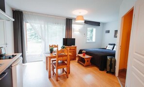 Room - Swimming pool, balcony, parking, tv, ski locker, 20m², Ax-Les-Thermes (Ax-les-Thermes)