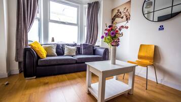 Kahden hengen huone, kaupunkinäköala | Oleskelualue