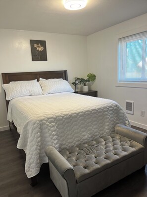 2 bedrooms, iron/ironing board, internet, bed sheets