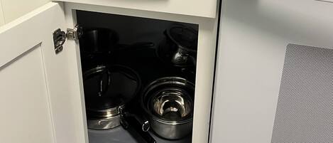 Microondas, horno, parrilla de estufa y lavavajillas