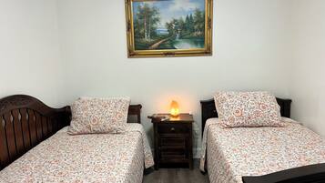 2 bedrooms, iron/ironing board, Internet, bed sheets