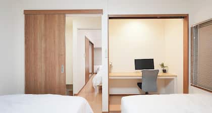 Experience life in a private old private house in the heart of Tokyo|3 bedrooms, 5 beds|Excellent access to Akasaka, Roppongi, Ginza, Aoyama, Harajuku, Imperial Palace|with private workspace